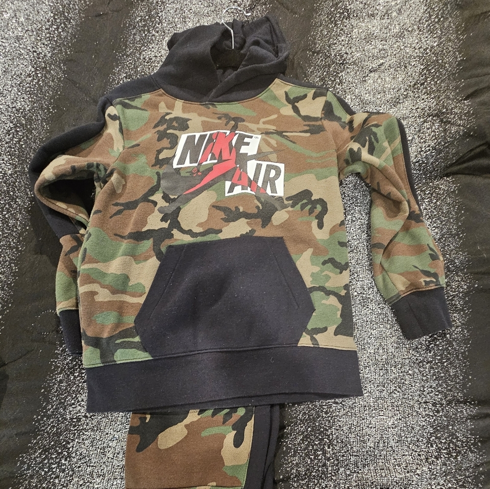 Jordan camo sweat suit